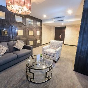 Royal Regantris Cendana